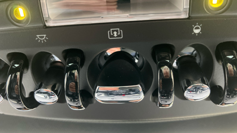 MINI Hatchback 1.5 Cooper Exclusive 5dr Auto [Comfort/Nav Pack] Petrol Hatchback